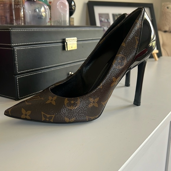 Authentic louis vuitton pumps - Picture 1 of 3